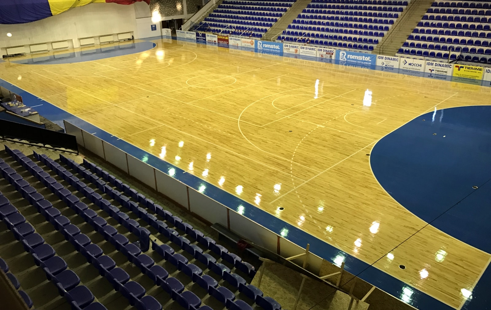 Pardoseli sportive din lemn masiv